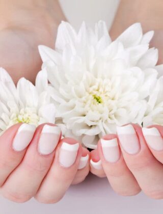 Unghie: lo smalto bianco è la tendenza dell'estate 2014