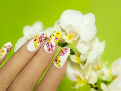 Tendenze primavera 2014: la nail art floreale