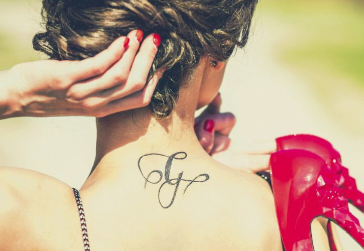 Tatuaggi piccoli, infantili, romantici: ecco quelli che i tatuatori non vorrebbero (più) fare