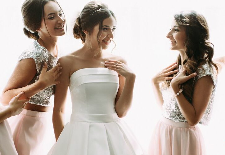 Tendenze capelli e acconciature sposa Primavera Estate 2017, dal raccolto al semiraccolto, corti o lunghi: tutte le foto a cui ispirarsi