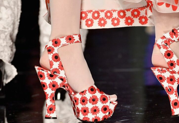 Tendenze scarpe Primavera Estate 2017: dalle ciabatte al sandalo iperfemminile