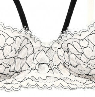 Tezenis, la collezione Autunno-Inverno 2018-2019 per donne eleganti ma ancora un po’ bambine