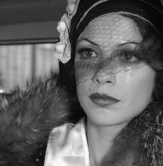 Trasformati in una diva degli anni '20 con lo stile 