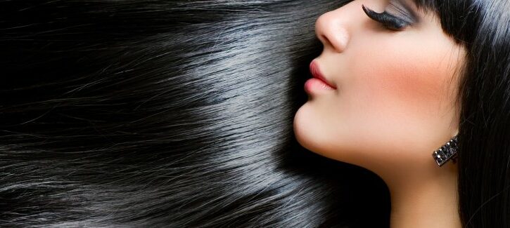 Trattamenti antricrespo e capelli crespi: consigli e prodotti per un’estate al top