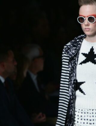 Trend alert: pioggia di stelle su abiti e accessori, brilla anche tu