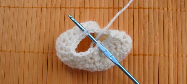 Tutorial: il copriuovo a forma di coniglietto all'uncinetto