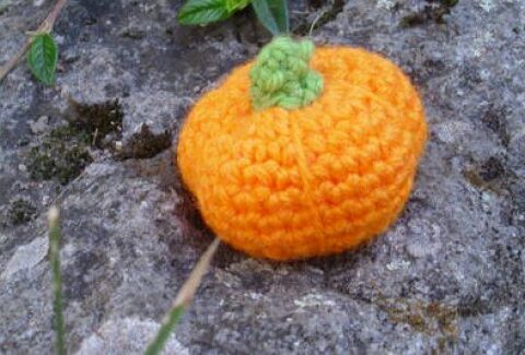 La zucca di Halloween con la tecnica dell'amigurumi