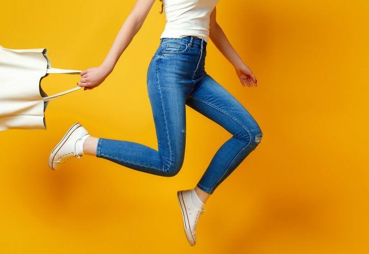 Tutti i jeans di tendenza per la primavera estate 2019, i modelli da avere e le foto