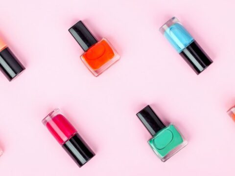 Unghie gel piedi tendenze e colori estate 2018, ecco gli smalti e i consigli per una pedicure perfetta in vacanza e in città