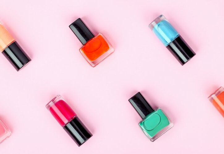 Unghie gel piedi tendenze e colori estate 2018, ecco gli smalti e i consigli per una pedicure perfetta in vacanza e in città