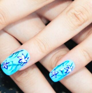 Unghie perfette: da sole o con la nail art