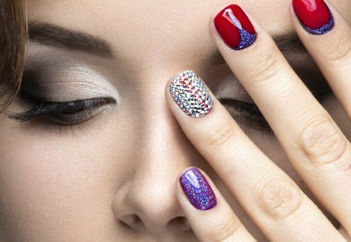 Unghie super chic per Capodanno, glitter o nail art a tema?