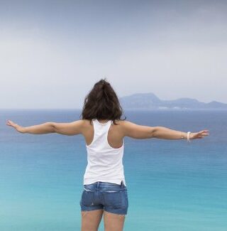 Vacanze su un'isola chic e selvaggia: cosa mettere in valigia