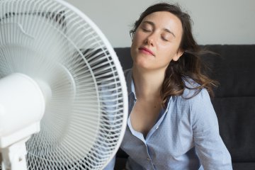 Vampate di calore: tutti i rimedi contro le caldane