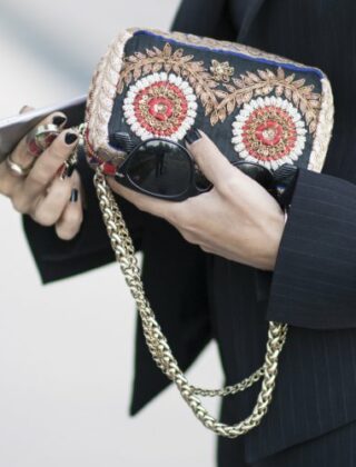 Vestirsi come una parigina: 7 errori di stile che le ragazze francesi non faranno mai