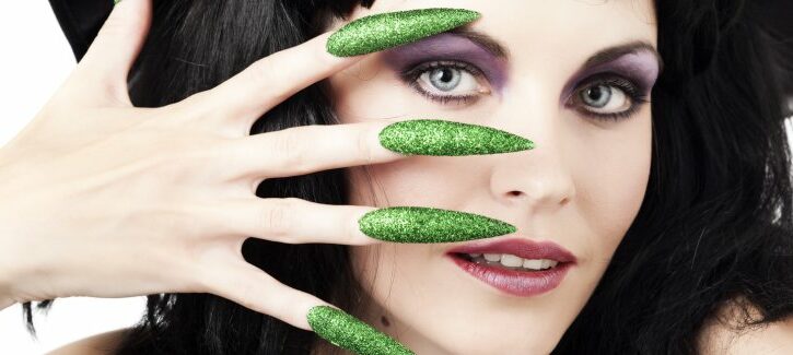 Video tutorial nail art Halloween: unghie con scheletri, mummie e fantasmi