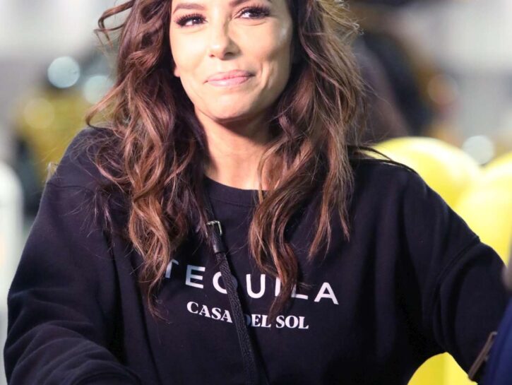 Eva Longoria debutta come regista: c'entrano gli snack al formaggio