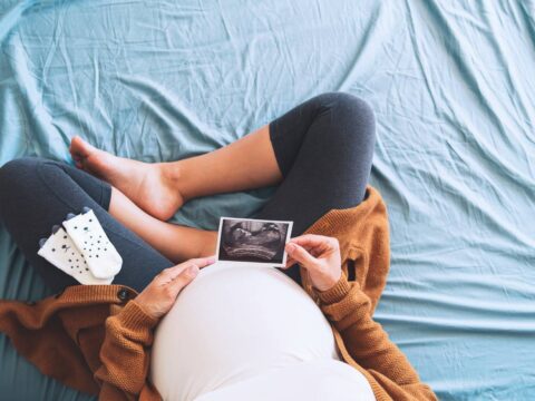 Maternità surrogata: al via le discussioni alla Camera