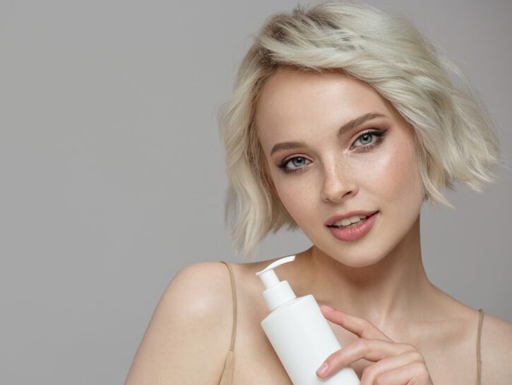 Shampoo anti giallo, cos'è e quando usarlo?