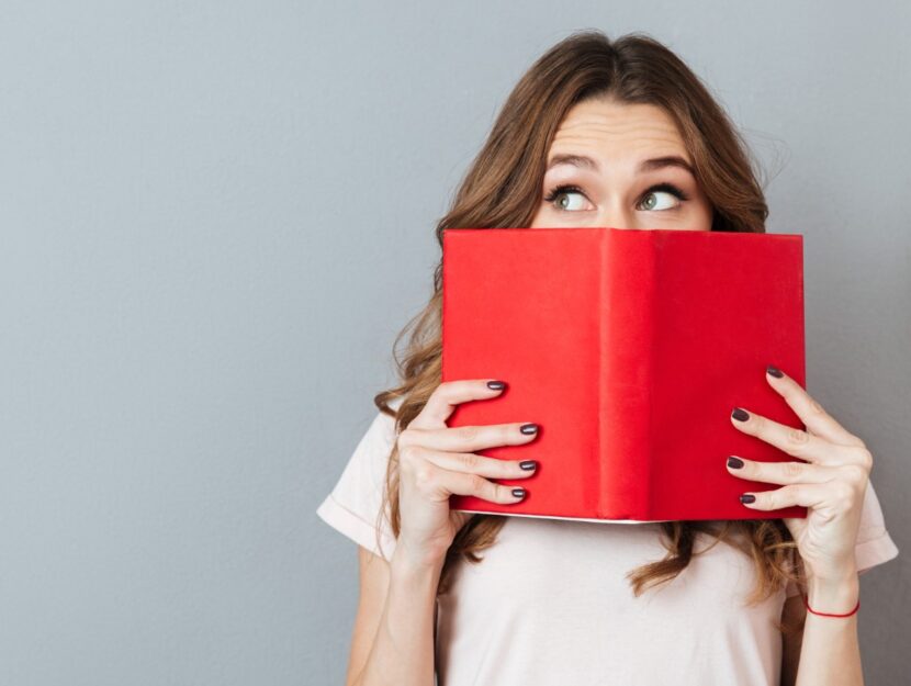 Ragazza con libro