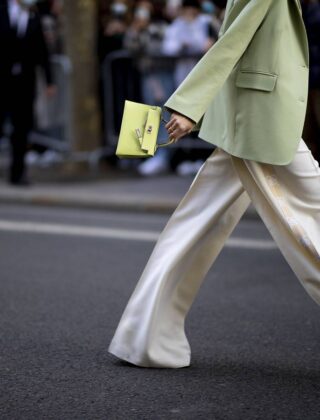Guida ai pantaloni bianchi in 5 look per l'estate