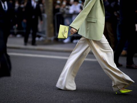 Guida ai pantaloni bianchi in 5 look per l'estate