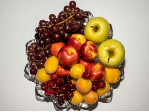 Come realizzare un centrotavola estivo con la frutta: tre idee
