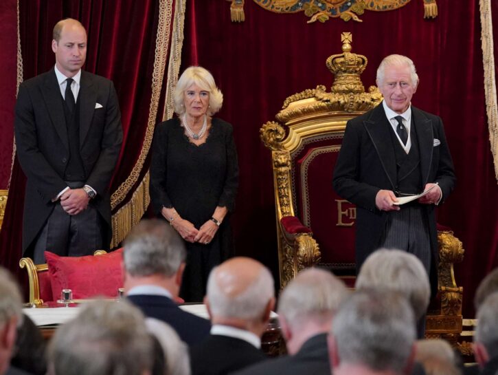 Re Carlo e il figlio William più uniti che mai: merito di Harry?