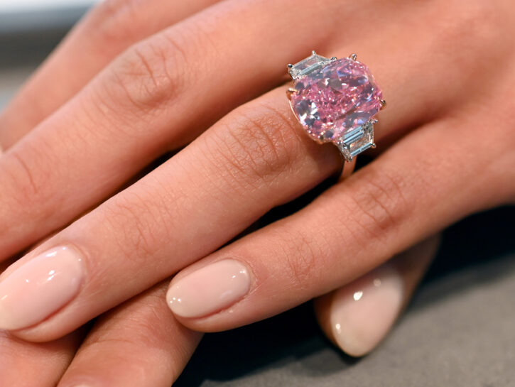 Ami il rosa e il giallo? Scopri la moda dei diamanti fancy