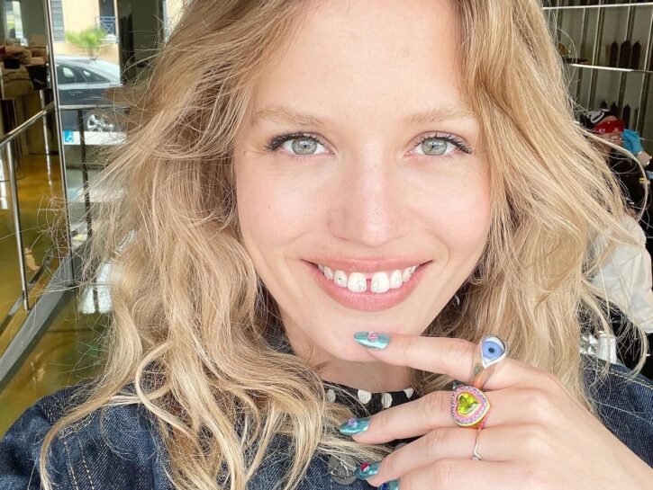 Tooth gems, scopri la moda dei brillantini sui denti