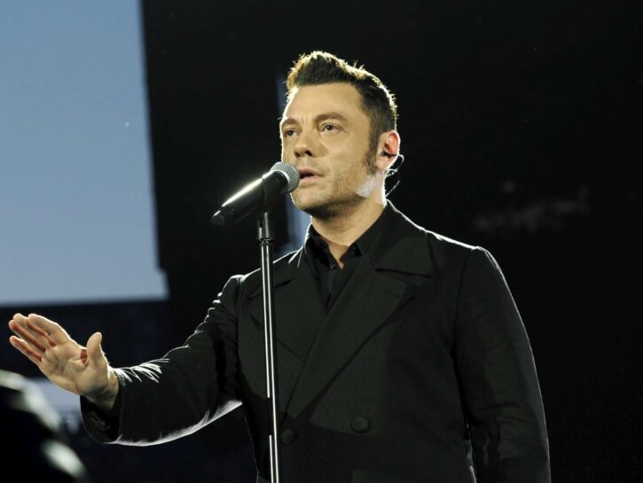 Tiziano Ferro, nodulo a una corda vocale: il messaggio ai fan