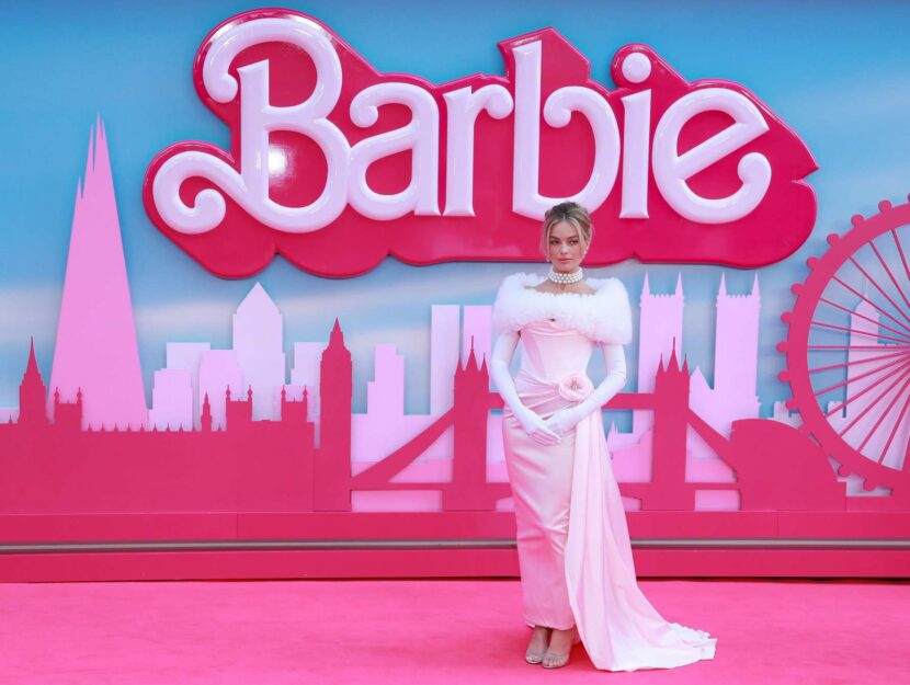 Barbie, Margot Robbie strega il pink carpet londinese - Donna Moderna