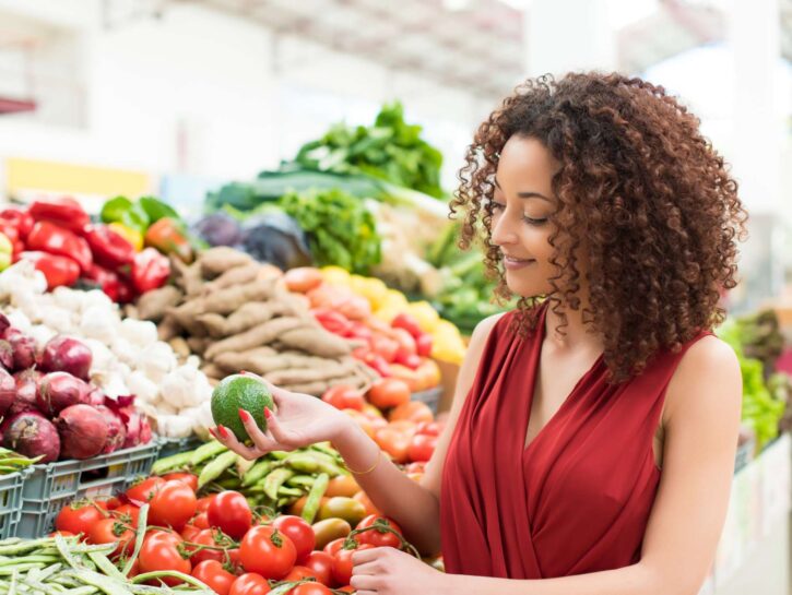 Spesa bio e meno junk food: gli italiani mangiano più sano