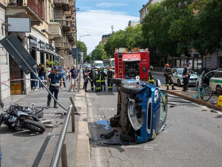 Ancora una ciclista coinvolta in un incidente a Milano: è grave
