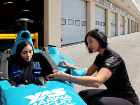 Francesca Pardini, pilota, insegna a guidare alle donne saudite