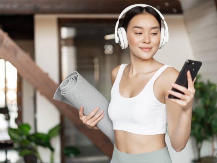 Inspira, ascolta, espira: i benefici della musica per lo yoga e la meditazione