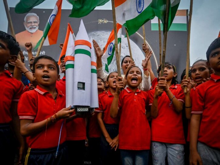 Luna, missione compiuta: l'India festeggia l'impresa di Chandrayaan-3