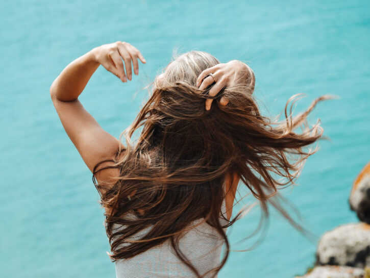 Dopo l'estate ripara i capelli con i prodotti giusti