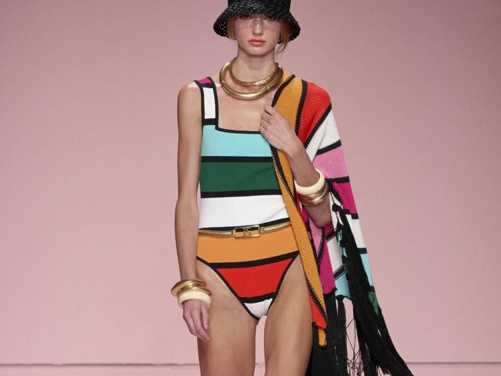 7 colori moda che valorizzano l'abbronzatura