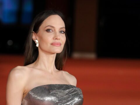 Angelina Jolie assume sua figlia Vivienne come assistente per una produzione di Broadway