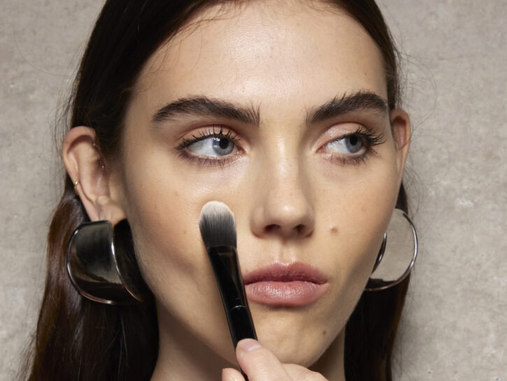 Dal trucco ai profumi: i libri sulla bellezza da leggere sotto l'ombrellone