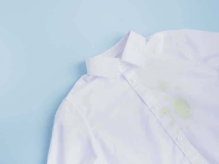 Come eliminare una macchia di olio d'oliva vecchia dai capi