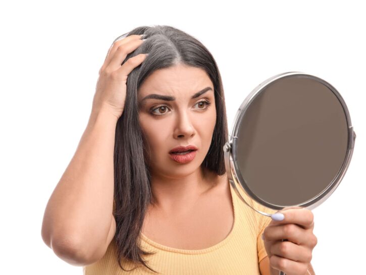 Capelli bianchi: come coprirli con tre rimedi naturali