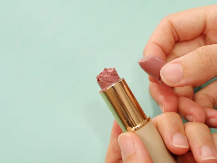 Come riparare un rossetto rotto? Ecco come dargli una seconda vita