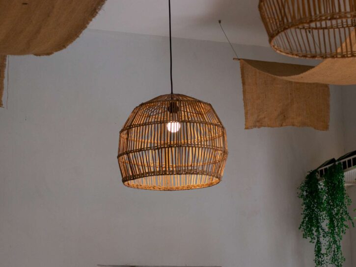 Come trasformare una vecchia cesta in un lampadario