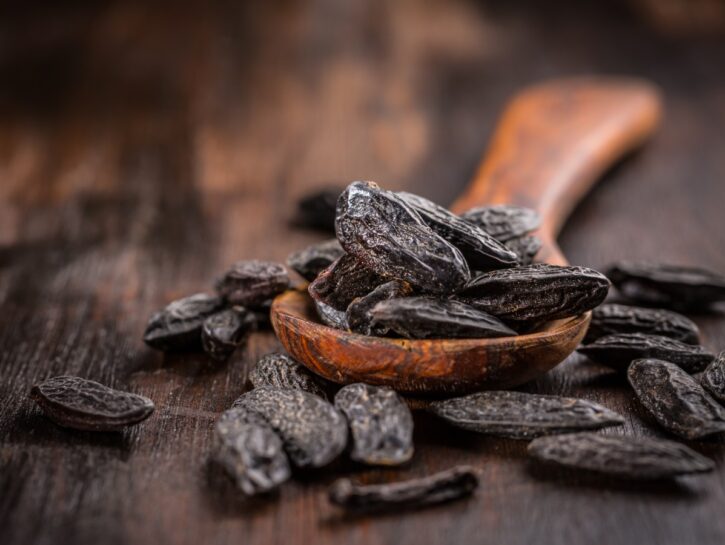 Fave di tonka, l'ingrediente per profumi inebrianti (e non solo)