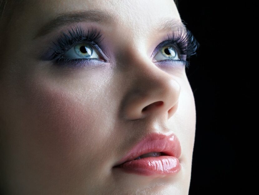 Il viola è il colore del momento: provalo anche sul trucco