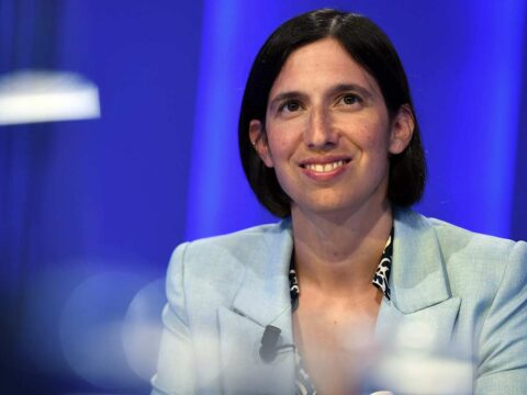 Settimana corta, Schlein apre: "Favorevole ai 4 giorni a parità di salario"