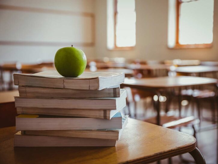 Caro scuola, aumenta il costo per le famiglie: 100 euro in più a studente