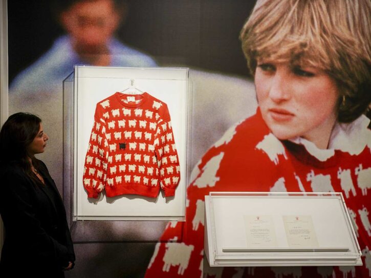 Lady Diana, asta alle stelle per il maglione con la pecora nera